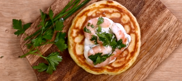 Blinis aux crevettes et sauce au yaourt Danone nature